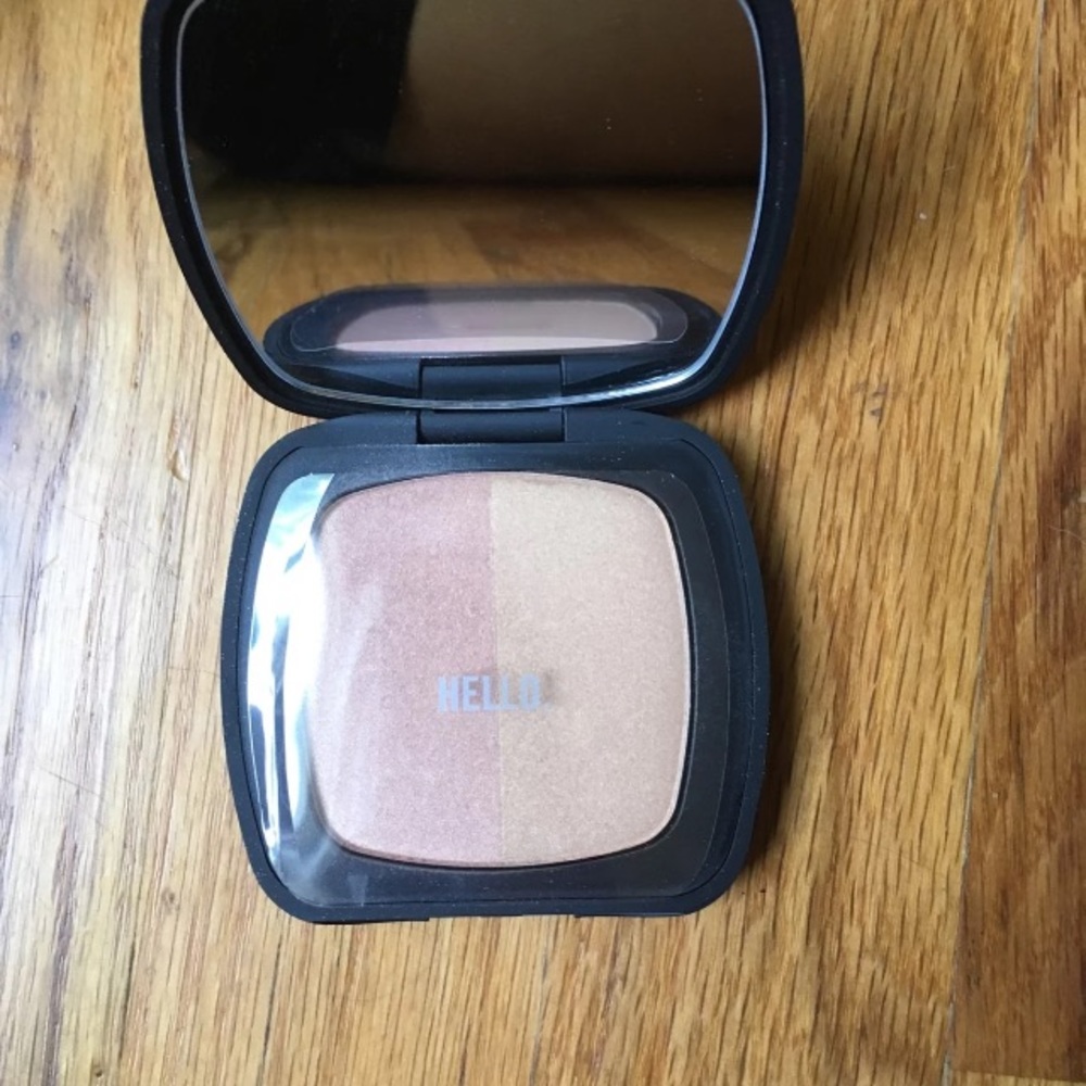 Sold New Bare Minerals bundle & new silver make up bag - Picture 2 of 8